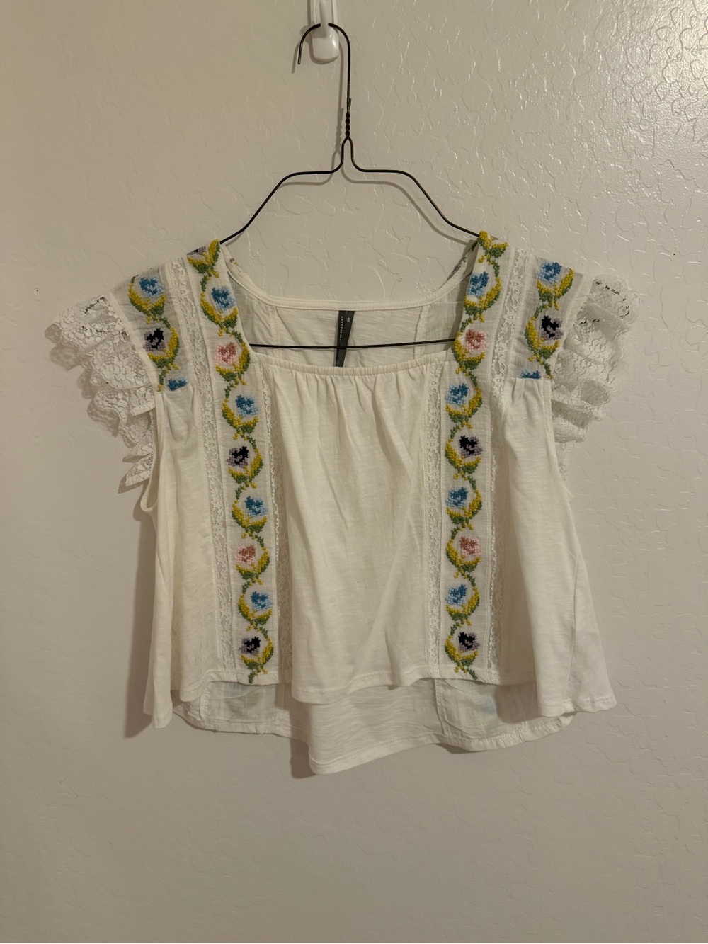 Anthropologie White Embroidered Lace Sleeve Peasant Top